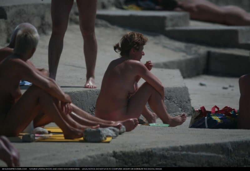 Nudist Rocky Family Angle gallery - Nudity helps you understand yourself and the people around you better