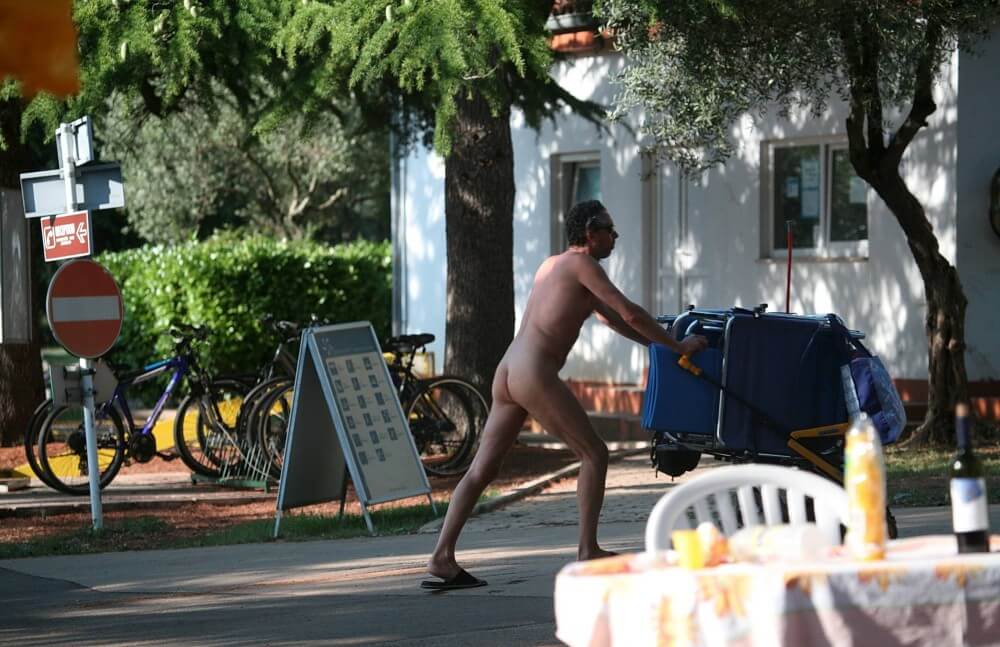 Park Side Street Pass-Bys photos - Nudity helps you understand yourself and the people around you better
