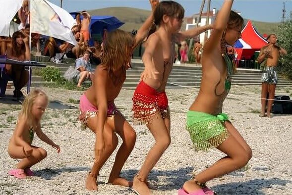 Premium Content 38 - Values trust and friendliness among naked people