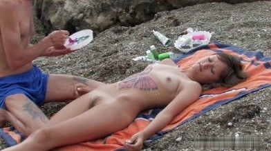 Naked body art on the beach Full HD video - The culture of the free body