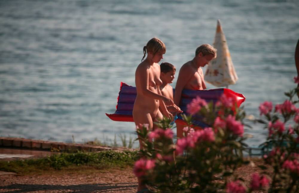 Dusk Til Dawn Showering phoros - Benefits of naturist recreation and harmony with nature
