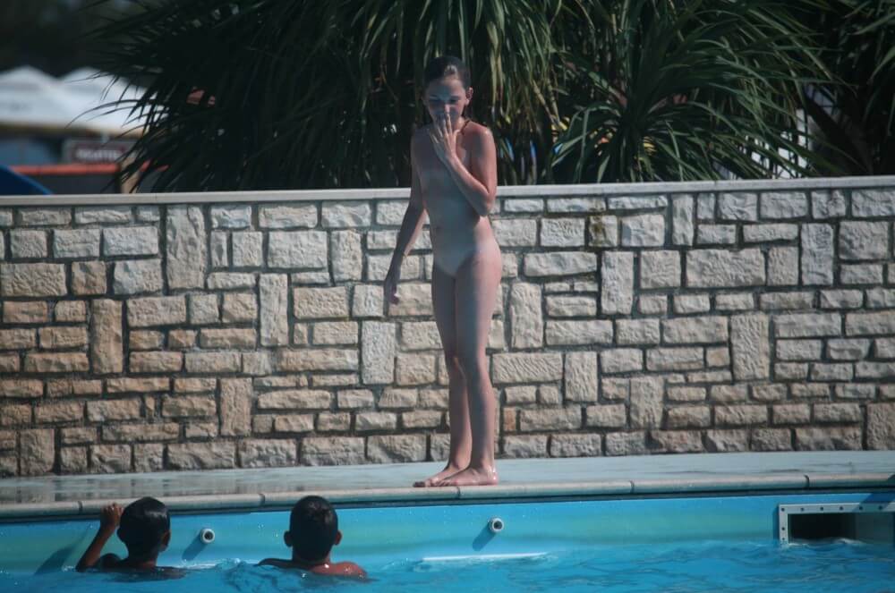 Naturist Pool-Side Singles photos - Visiting the Beach Without Clothes