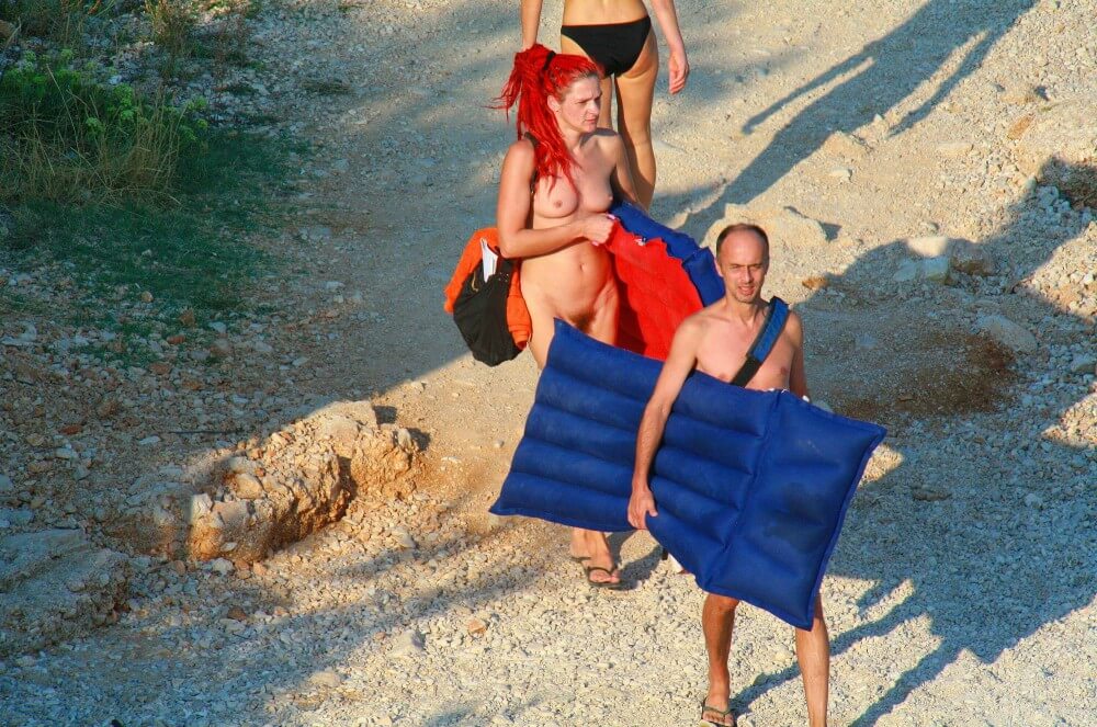 Ula FKK Red Hairstyle Girl pics - Simplicity and naturalness are valued in nudism