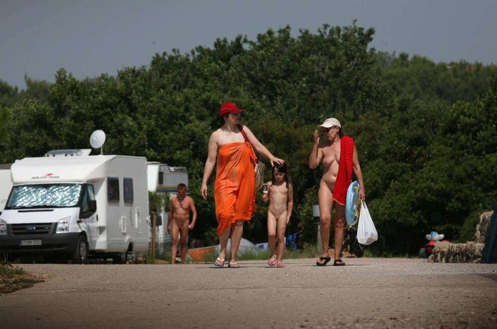Bondi Beach Path Outskirt pics - Naturists love movement and activity