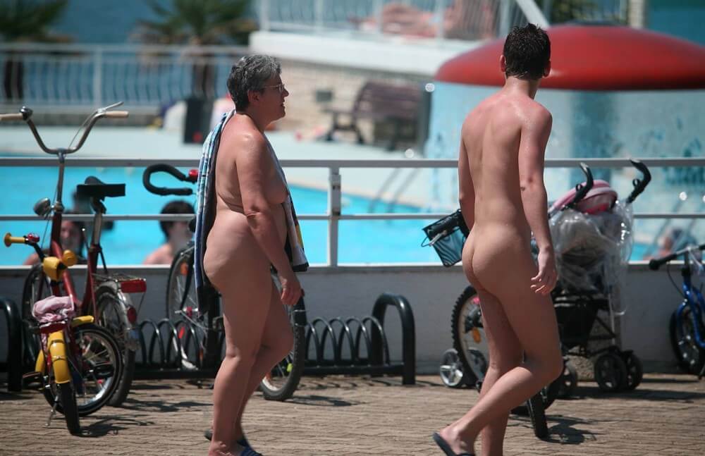Sun-Soaked Sidewalk pics - Nature provides the energy and strength for life, and well simply be naked