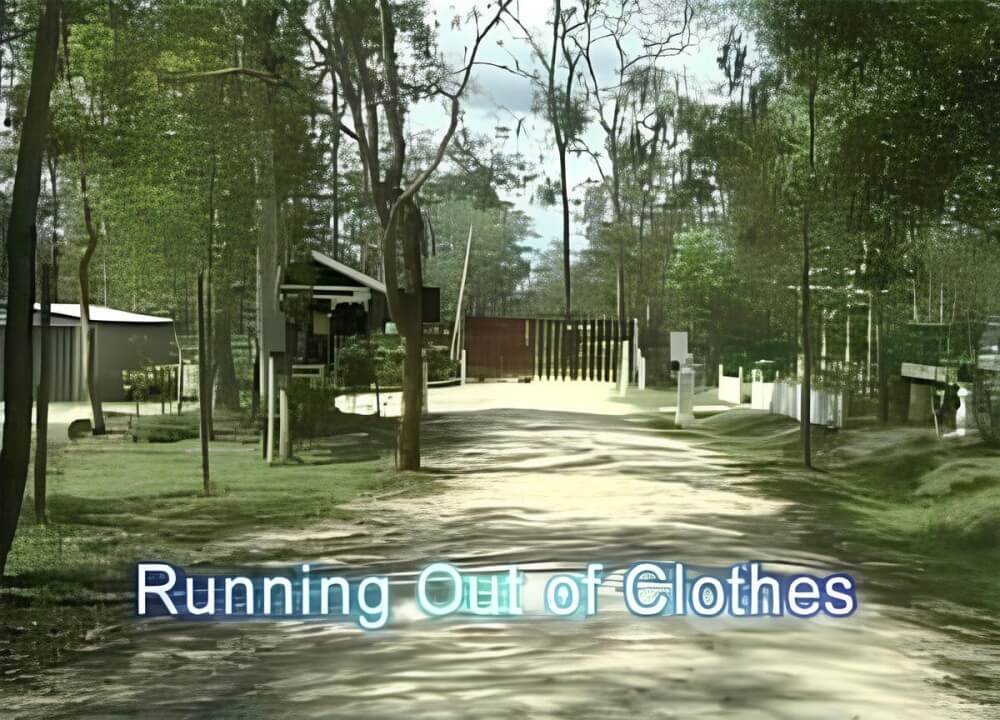 Enature - Running out of clothes - It is a philosophy based on trust and respect for the naked body and nature