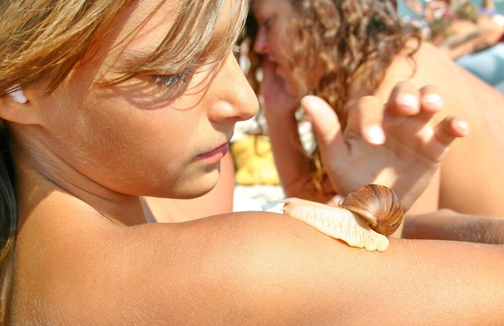Ulitka Play On the Beach pics - Nature fills the naked body with energy and inspiration
