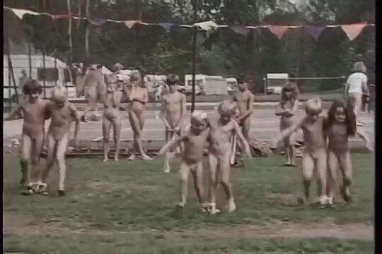 Educating Julie (1984) - Wearing less clothing is fashionable