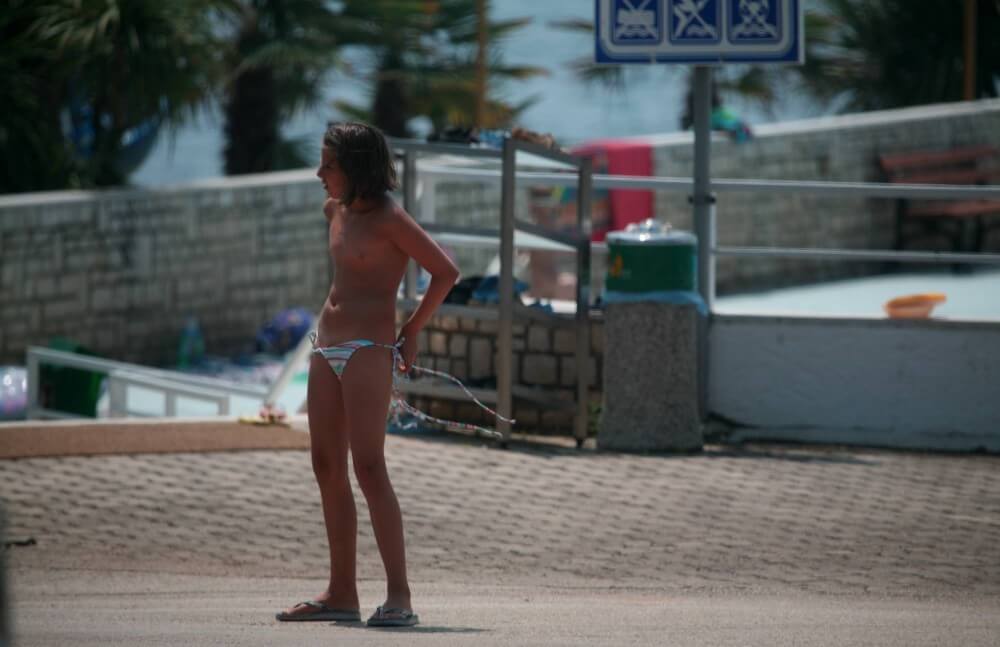 Naturist Pool Walkaround pics - Freedom is part of naturism