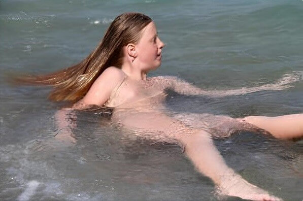 Turqoise Water Splash pics - Naturism and society