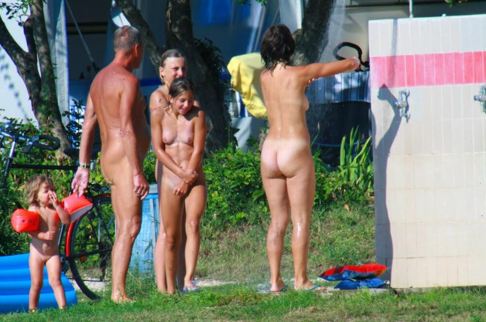 Ula FKK Water Toy pics - The community of naturist movement supporters