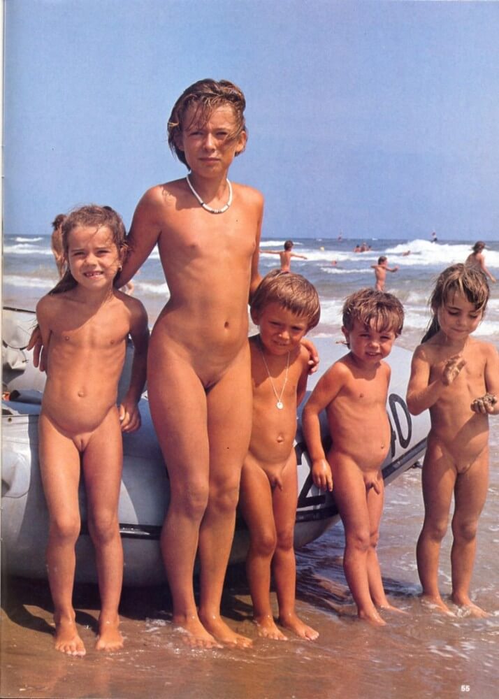 Jung und Frei Nr 2 - Naturists respect each other and those around them