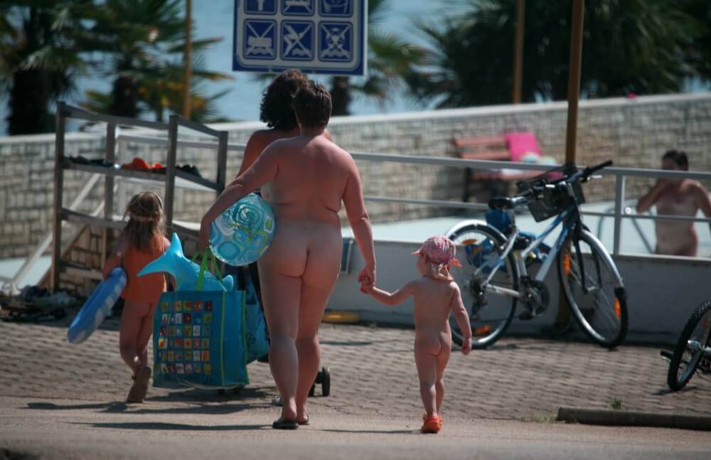 Pool Outskirt Nude Guests pics - Naturism is a path to self-understanding and self-acceptance