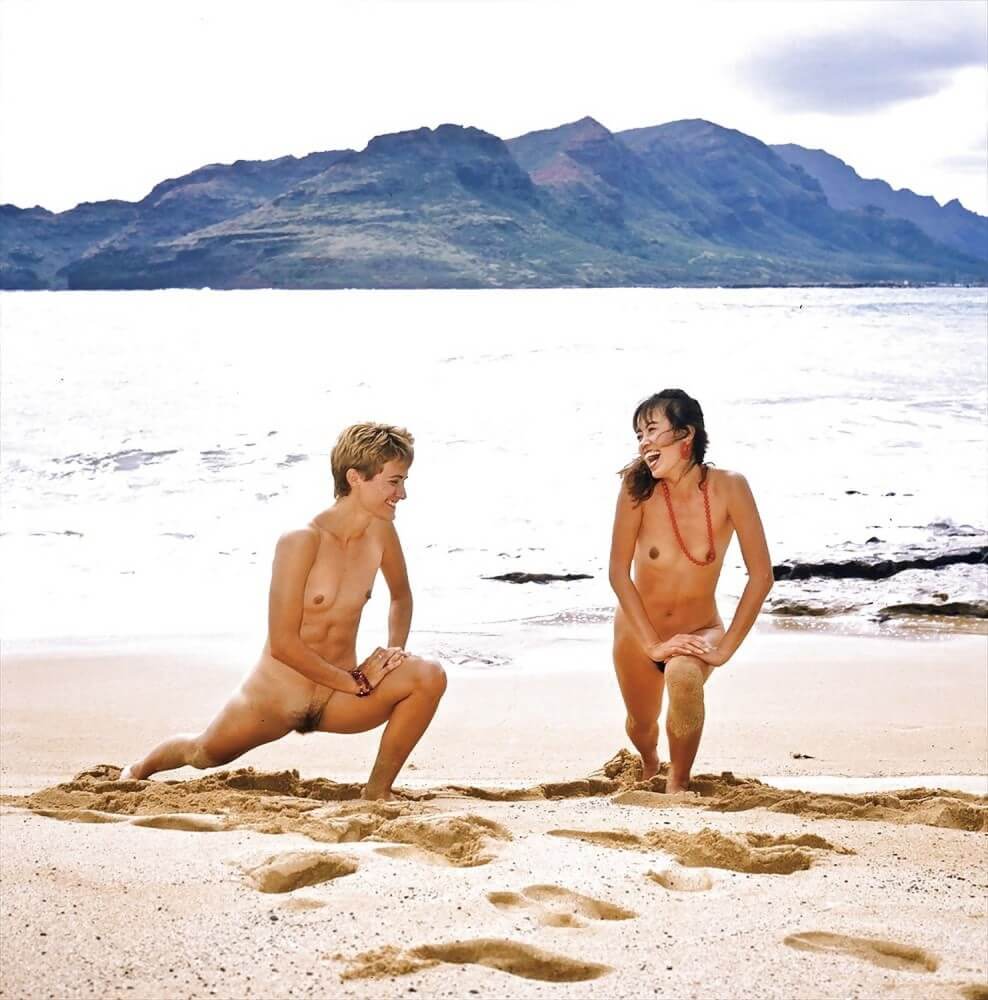 Retro naturism photos - The naked body is an expression of freedom