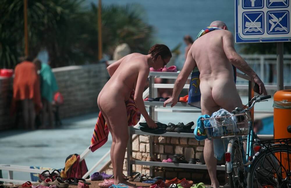 Pool Arrivals and Departures pics - Nudity is an expression of naturalness and sincerity