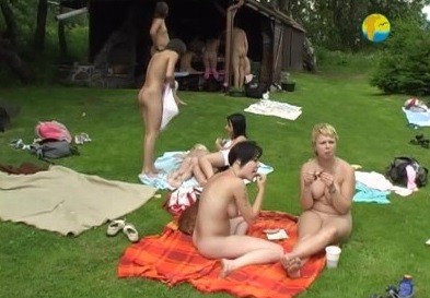 Naturist Freedom: Cottage Picnic - Naturism and nudism as a path to inner freedom, harmony, and acceptance