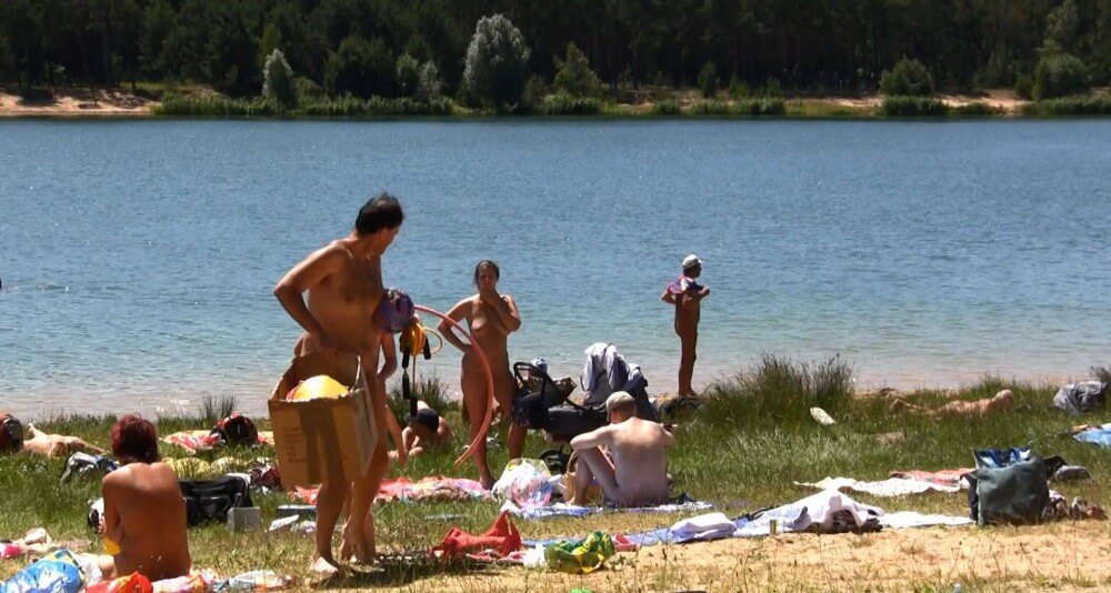 Lakeside Forest Camp 1 Full HD - Getting rid of clothes