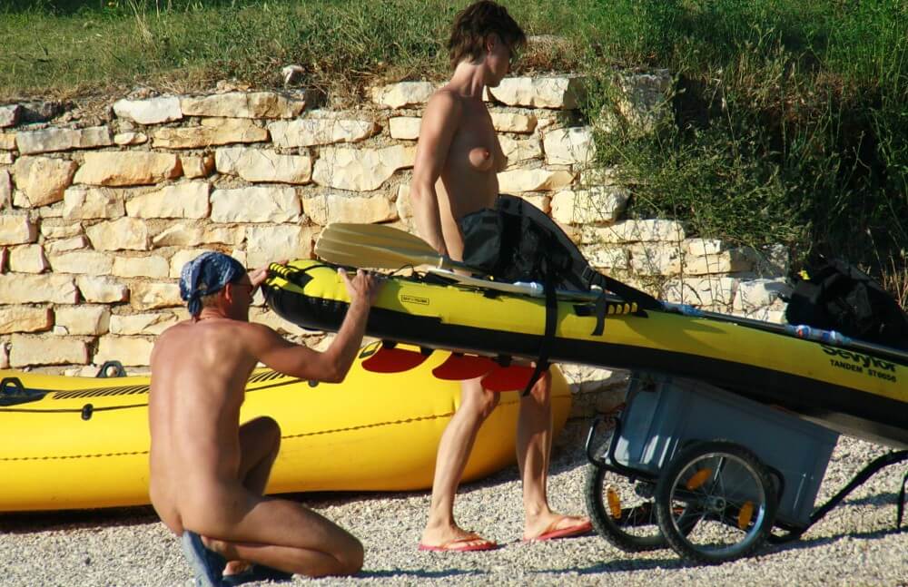 Rafting Team Excursions pics - Boundaries disappear in the world of nudism