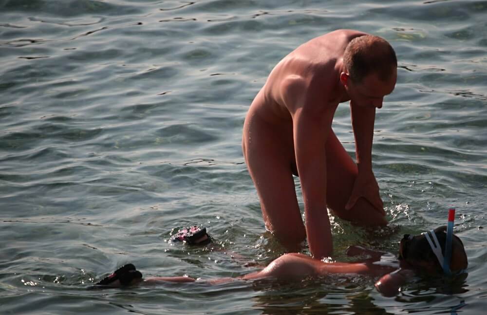 Father Floats His Daughter pics - A well-known naturist center