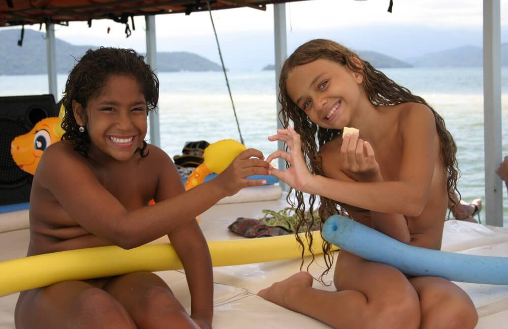 Brazilian Boating Girlfriend pics - Nature is the best home for a naturist