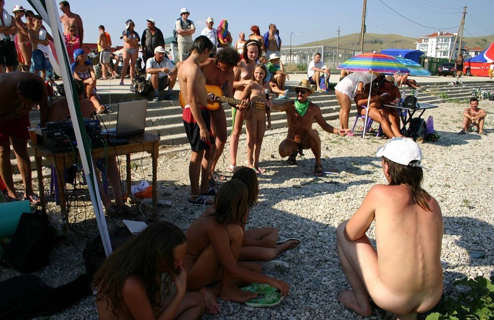 Nude Party By The Steps pics - Watching naked nudists