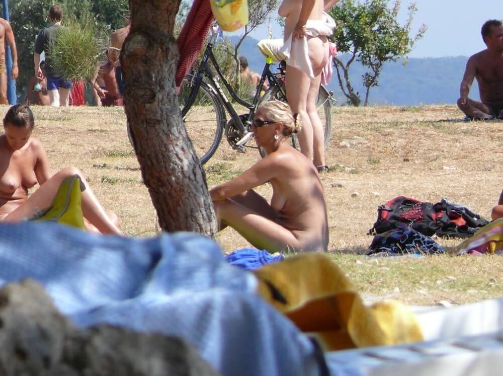 Ula FKK Shore Perspective pics - Naturism teaches respect for the natural world and for others