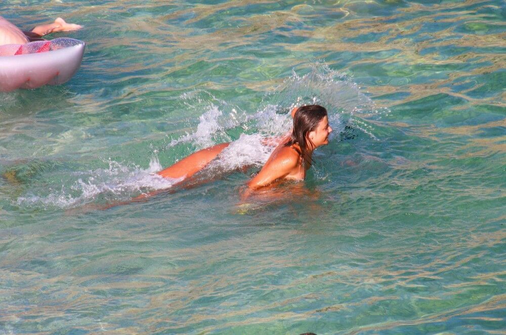 Ula FKK Teen Shore Run pics - Naturism promotes openness toward the body