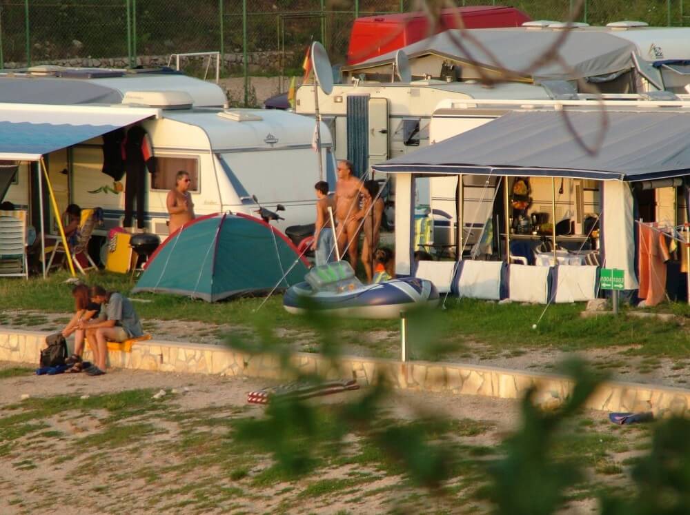 FKK Outdoor Shoreline pics - Nudism helps overcome prejudices and fears
