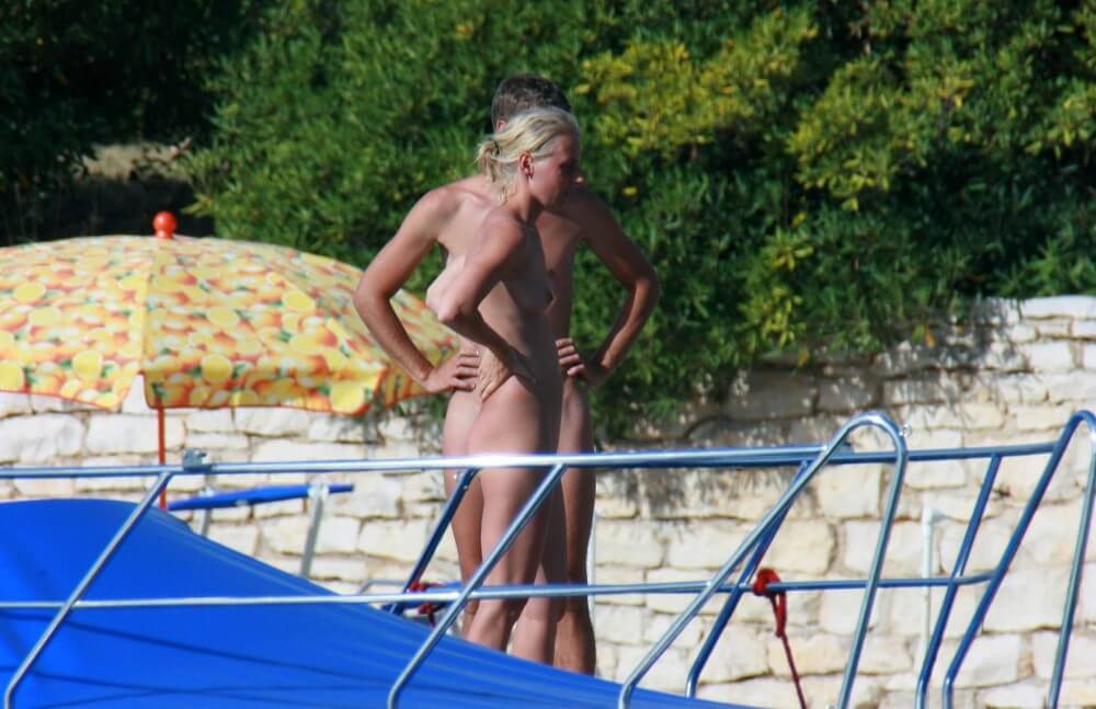 Casual Beachside Strolling pics - Naturists love nature and the environment