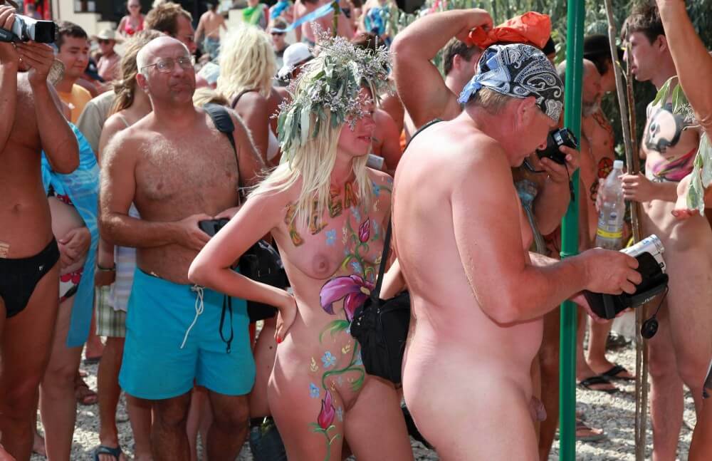 Neptune Painting Couple pics - Nature is considered the bodys natural clothing
