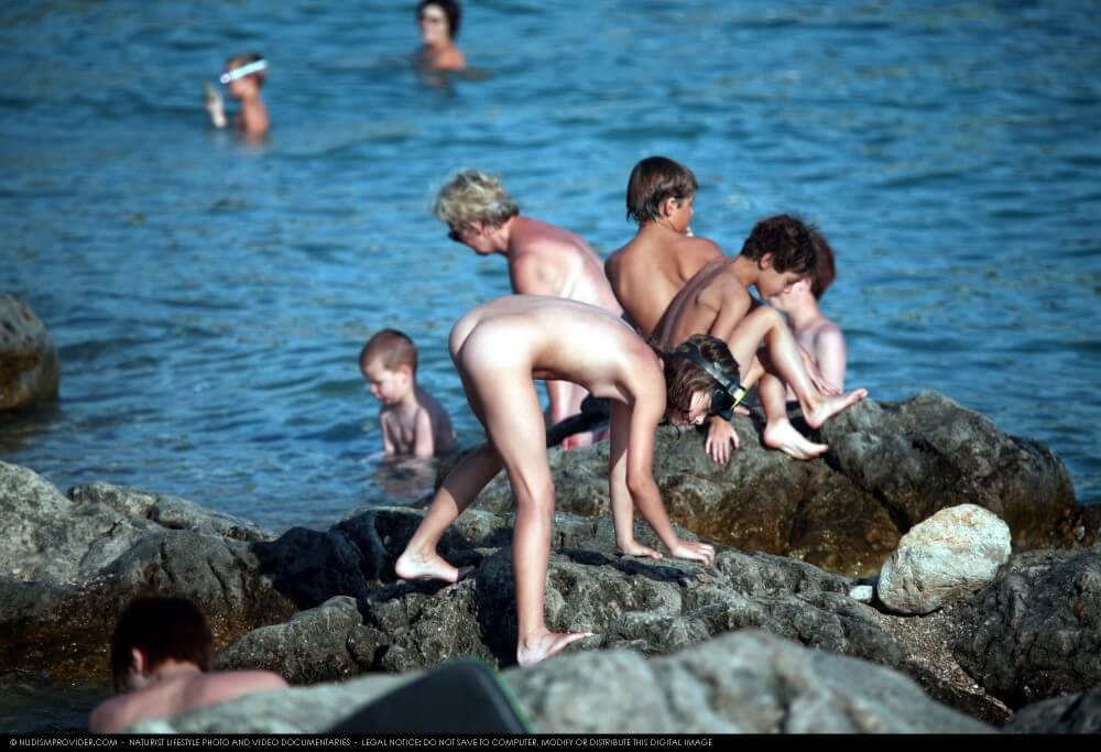 Summer day on the Black Sea photos - Nudism and naturism help us break free from imposed stereotypes