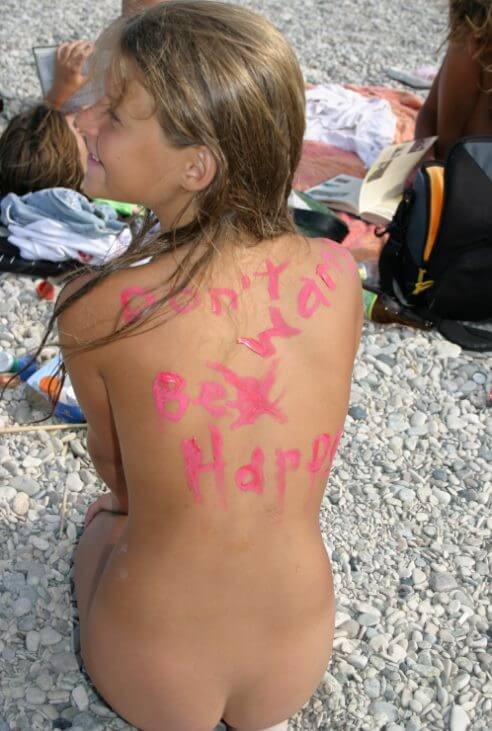 Osez vivre nu… Documentary naturism - Nudism helps people overcome their insecurities