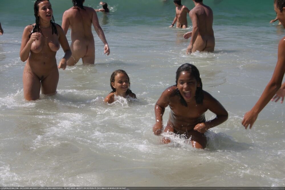 Brazil naturism photo set 4 - People in a State of Complete Nudity